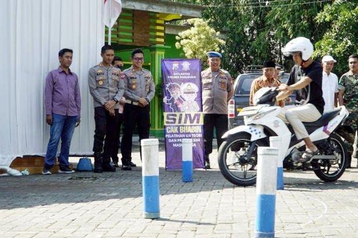 Pelatihan ujian SIM oleh Satlantas Polres Pasuruan bernama SIM Cak Bhabin