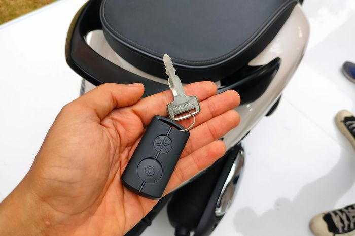 Kunci tambahan selain remote di Yamaha Grand Filano Hybrid Connected