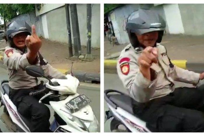 Anggota Polisi naik Honda BeAT acungkan jari tengah ke relawan pengawal ambulans di Jl Sultan Agung, Tebet, Jakarta Selatan