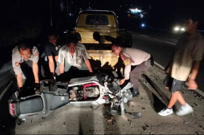 Bule asal Australia bernama Brady Nicholas Anthony (40), meninggal dunia usai kecelakaan saat mengendarai mogenya di Jalan Bypass Mandalika, Sabtu (21/01/2023).