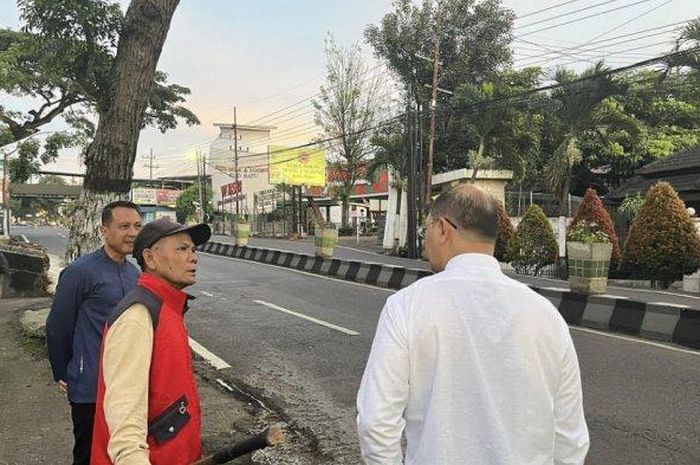 Jalan Ir Soekarno Batu akan segera dilebarkan karena sering macet .