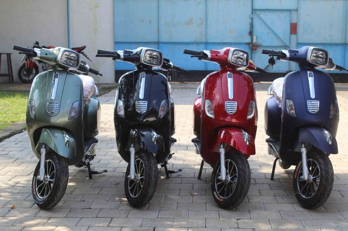 Penampakan motor listrik Uwinfly T3 yang tampilannya mirip Vespa Matic, harganya cuma Rp 9 jutaan.