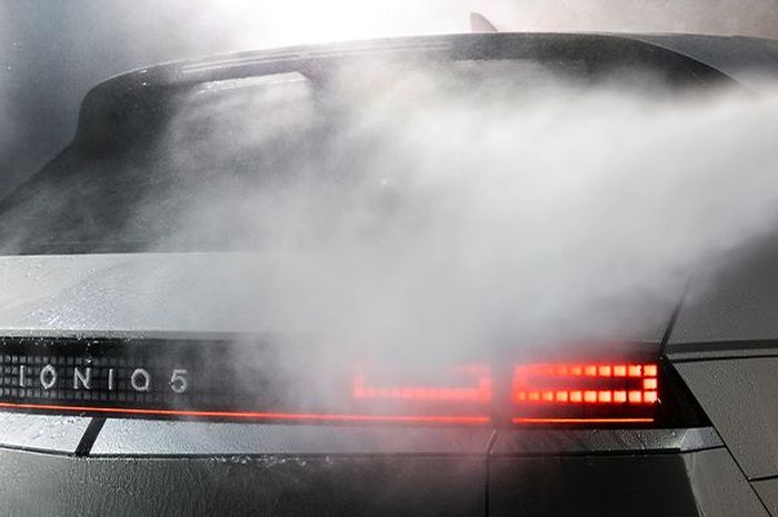 ILUSTRASI. Cuci Mobil Listrik