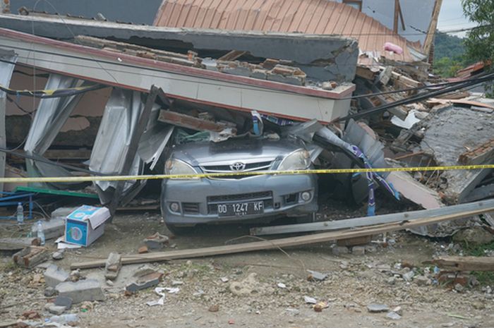 Ilustrasi Produk Asuransi Mobil Gempa Bumi