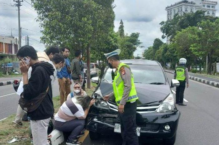 Lima mobil saling tubruk di Sleman berawal sopir coba menghindari kucing menyebrang