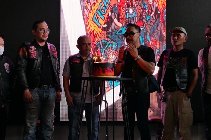 Suasana perayaan hari ulang tahun Bikers Brotherhood MC (BBMC) Jakarta Chapter di Idemitsu Moto Lounge, Cilandak, Jaksel, Minggu (22/1/2023)