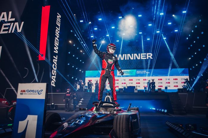 Pascal Wehrlein berhasil menang di Formula E Arab Saudi