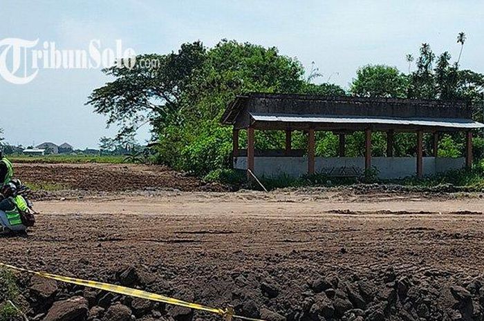 Makam di desa Kateguhan, Sawit, Boyolali yang sudah dikepung proyek tol Solo-Jogja