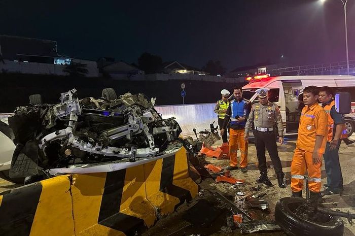 Kecelakaan tunggal Wuling Almaz di jalan tol Krukut, Cinere