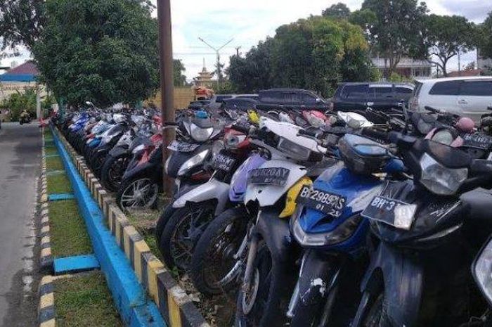 Ratusan unit motor yang mangkrak di Polresta Jambi