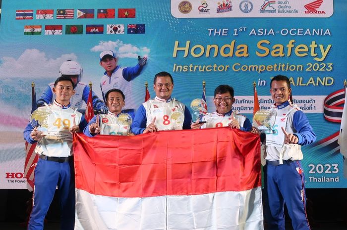 Instruktur Safety Riding PT Astra Honda Motor (AHM) berhasil meraih gelar terbaik kedua pada kategori 150 cc dan Innovative Safety Concept, serta terbaik ketiga pada kategori 300cc pada ajang The 1st Asia &amp; Oceania Honda Safety Instructors Competition yang berlangsung di Honda Safety Riding Park, Ph