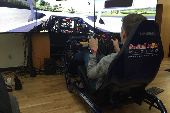 Max Verstappen tidak memasang simulator balap di pesawatnya, Helmut Marko salah dengar