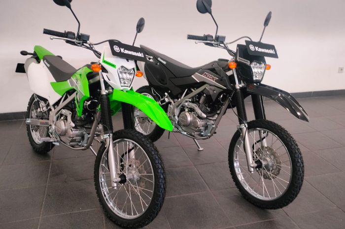 New KLX 150S tersedia dalam warna hijau dan hitam