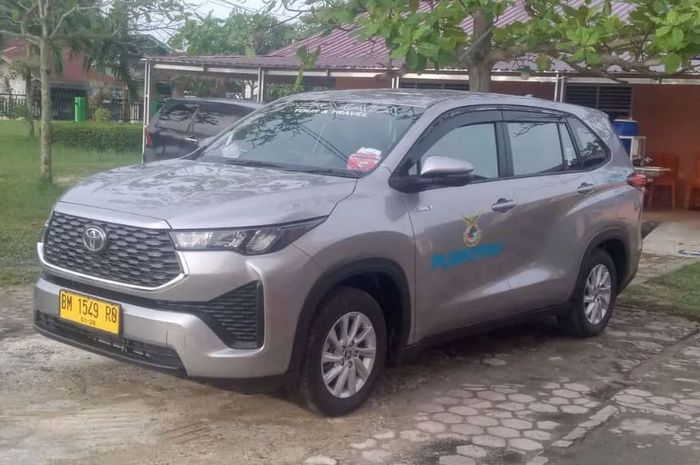Toyota Kijang Innova Zenix Hybrid pelat kuning milik Permata Tour &amp; Travel di Riau