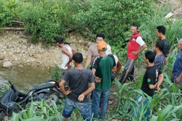 Yamaha NMAX yang dikendarai Kapolsek Ponre, AKP Asman Sihombing anjlok ke jurang sedalam 20 meter, korban tewas di RSUD Tenriawaru, Bone, Sulawesi Selatan