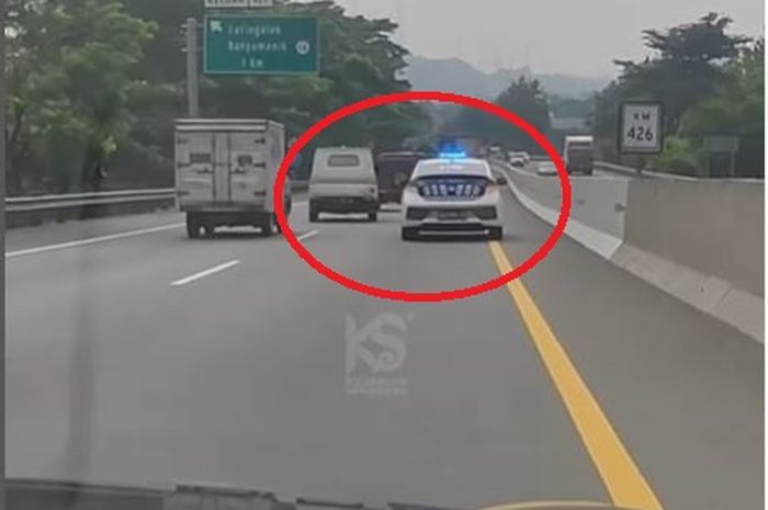 Rekaman video aksi kejar-kejaran PJR Tol Semarang dan Daihatsu Gran Max di ruas Krapyak-Jatingaleh