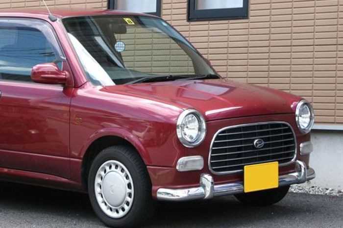 Penampakan mobil mungil Daihatsu yang tampilan mukanya mirip MINI.