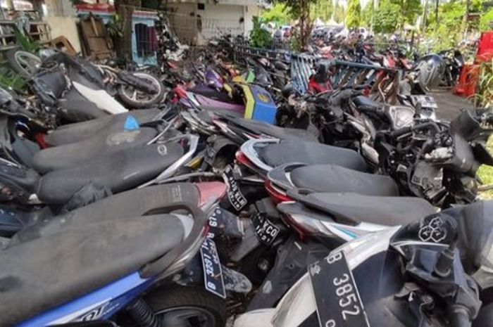 Motor mangkrak di Satlantas Polres Jakarta Timur