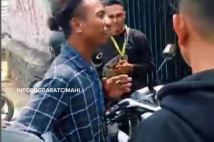 Debt Collector cegat pemotor wanita di Jl Setiabudi kota Bandung, Jawa Barat hingga bikin nangis