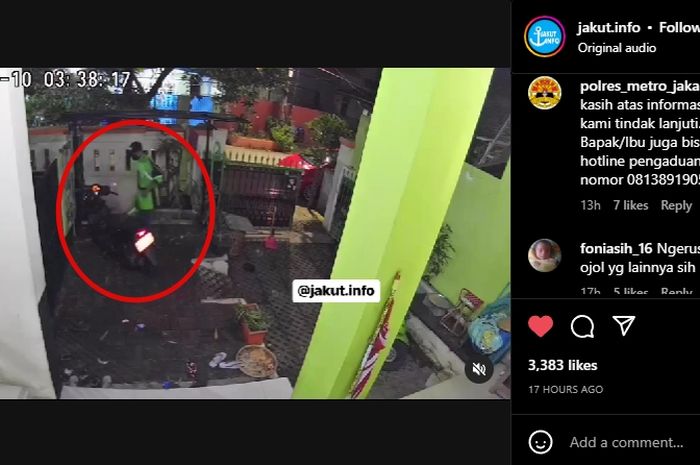 Maling motor berjaket ojol sikat Honda BeAT yang terparkir di teras rumah indekos di Jakarta Utara, pada Jumat (10/02/2023).