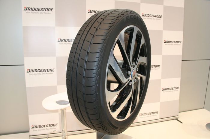 Ban Mobil Listrik Bridgestone Ecopia ologic dengan Lebar Tapak Ban yang Sempit