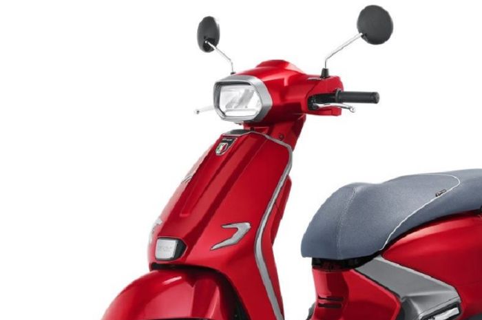 Penampakan motor baru GPX Tuscany 150, skuter matik gaya retro modern yang fiutrnya ngalahin Vespa matic.