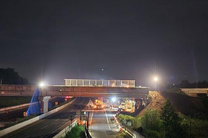 Jasa Marga terapkan rekayasa lalu lintas di Jalan Tol Cipularang, karena ada proyek pembongkarang mulai hari ini, Selasa (14/02/2023).