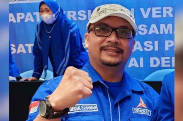 Dedik Riyawan, Ketua DPC Partai Demokrat Probolinggo yang lakukan pelecehan seksual ke karyawatinya sambil nyetir mobil