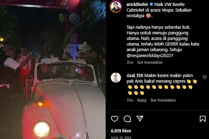 Momen Erick Thohir ketika disopirin pakai VW Kodok saat menghadiri acara Vespa World Day 2022.