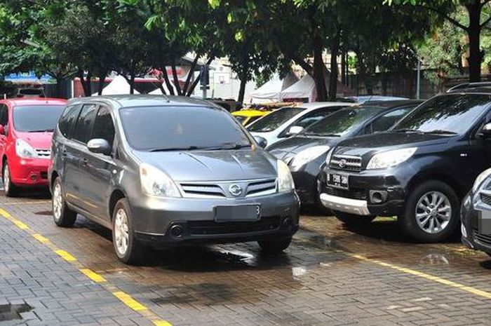 Tips parkir mobil matik