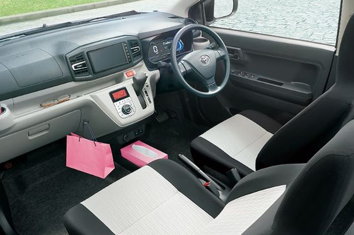 Interior mobil bersih