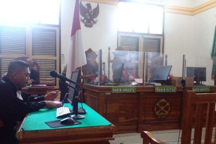 Sidang tuntutan Jaksa Penuntut Umum terhadap oknum Polisi anggota Polres Simalungun, Andi Harianto (42) yang gelapkan Toyota Kijang Innova 