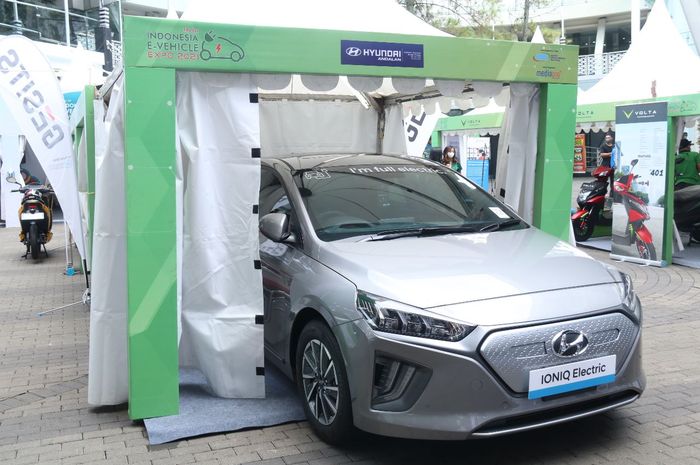 Ilustrasi expo kendaraan listrik dari BSN