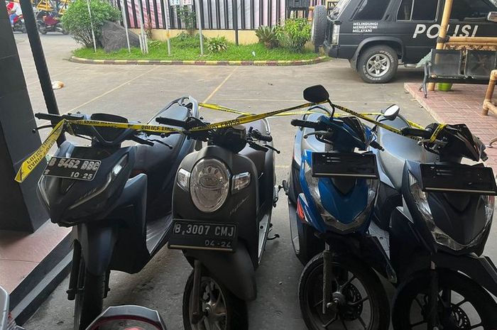 Honda Scoopy, dua Honda BeAT dan Vario 150 barang bukti penangkapan komplotan maling di Polsek Cipondoh, Tangerang