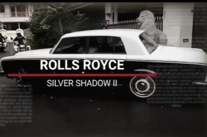 Rolls-Royce Silver Shadow II milik Bamsoet yang keluar dari garasi.