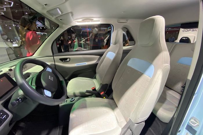 Ilustrasi. Interior mobil litrik jangan dibersihkan dengan cairan pembersih yang tinggi silikon