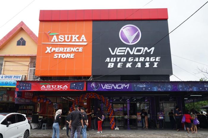 Venom Auto Garage dan Asuka Xperience Store di Sentra Onderdil Harapan Indah, Bekasi, Jawa Barat
