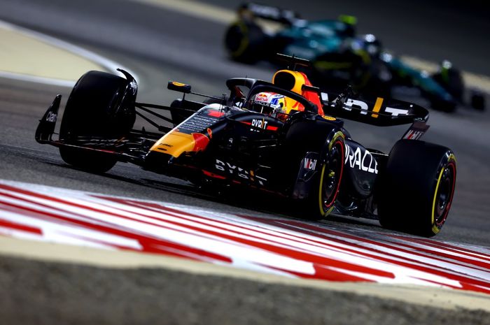 Jelang F1 Bahrain 2023, bos Mercedes, Toto Wolff, menuduh mobil Red Bull RB19 ilegal