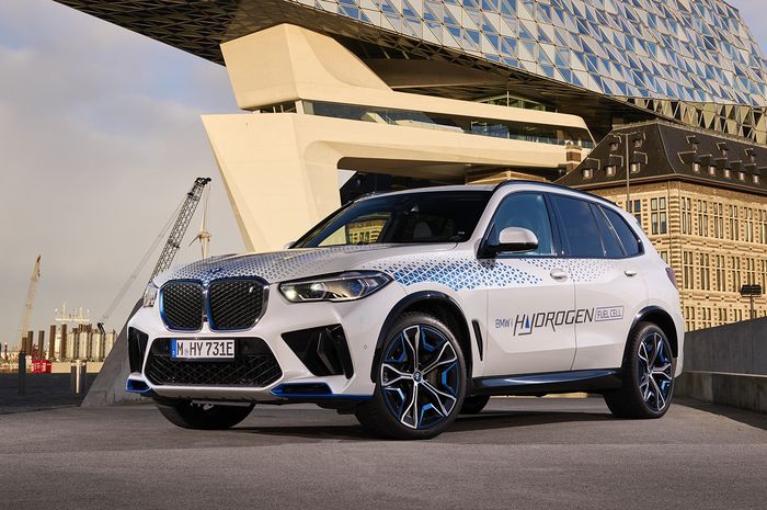 BMW merilis mobil listrik BMW iX5 Hydrogen untuk demonstrasi