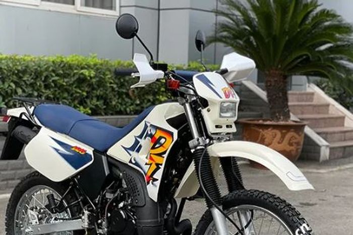 penampakan motor trail baru kembaran Yamaha DT 125 yang harganya mulai Rp 7 jutaan.