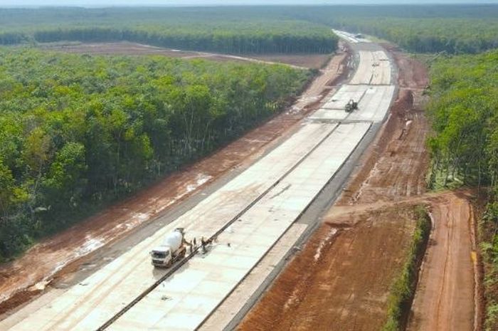 Pengerjaan Jalan Tol Kapal Betung ditargetkan selesai seluruhnya pada Agustus 2023 mendatang.