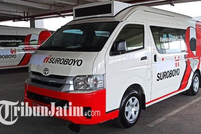 Angkot mewah kota Surabaya bernama Wara wiri Suroboyo memakai basis Toyota HiAce dan anti gerah
