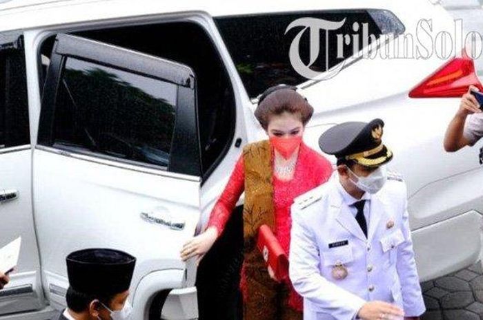 Mitsubishi Pajero Sport putih yang dulu menghantarkan Gibran Rakabuming Raka bersama istrinya, Selvi Ananda kala pelantikan menjadi Wali Kota Solo di gedung DPRD Solo, (26/2/2021)