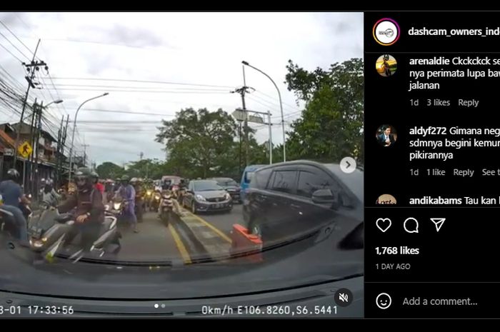 Sejumlah pemotor tertangkap kamera melawan arus berjamaah di sekitar Pasar Ciluar, Bogor, pada Rabu (01/03/2023).