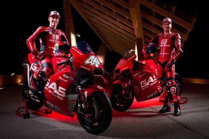 GasGas Tech3 resmi buka selubung untuk bertarung di MtooGP 2023. Tim satelit KTM ini memakai livery serba merah yang mengingatkan dengan tim pabrikan asal Italia, Ducati. (Foto: MotoGP.com) 