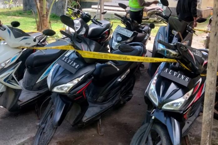 Polres Klungkun amankan sebanyak delapan unit motor rental yang pakai pelat palsu di Pulau Lembongan, Minggu (05/03/2023).