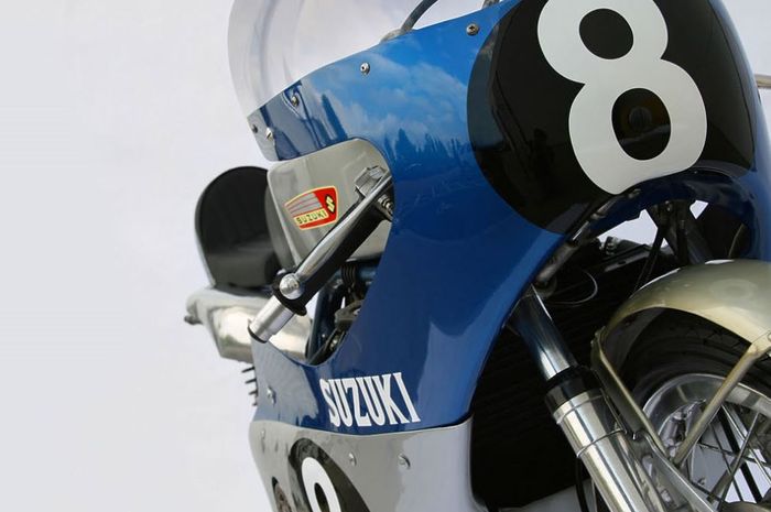 penampakan motor balap Suzuki bermesin 2-tak 50 cc yang punya 14 percepatan, tapi top speednya kenceng banget.