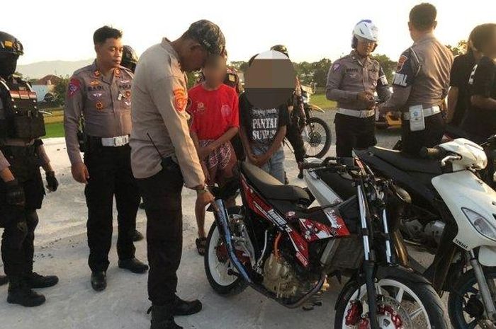 Sebanyak 16 motor diamankan dari penindakan aksi balap liar di Jalan Tol Yogyakarta-Solo, Kecamatan Ngawen, Klaten, Senin (06/03/2023).