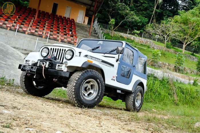 Modifikasi Jeep CJ-7 bergaya Levi's Edition