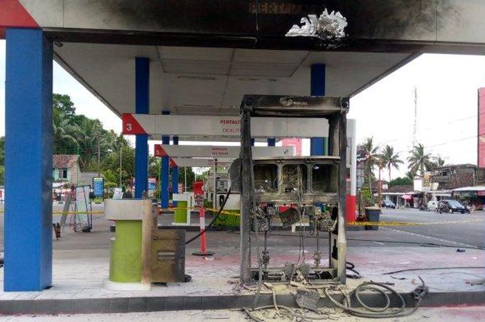 Penampakan mesin pengisi BBM jenis Pertamax di SPBU Baledono Magelang usai terbakar pada Kamis (08/03/2023). 